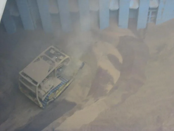 Discharge completion is not hold readiness. Actual discharge photograph; cargo identity is not specified by the source. Do not choose washing or chemicals from this photograph.