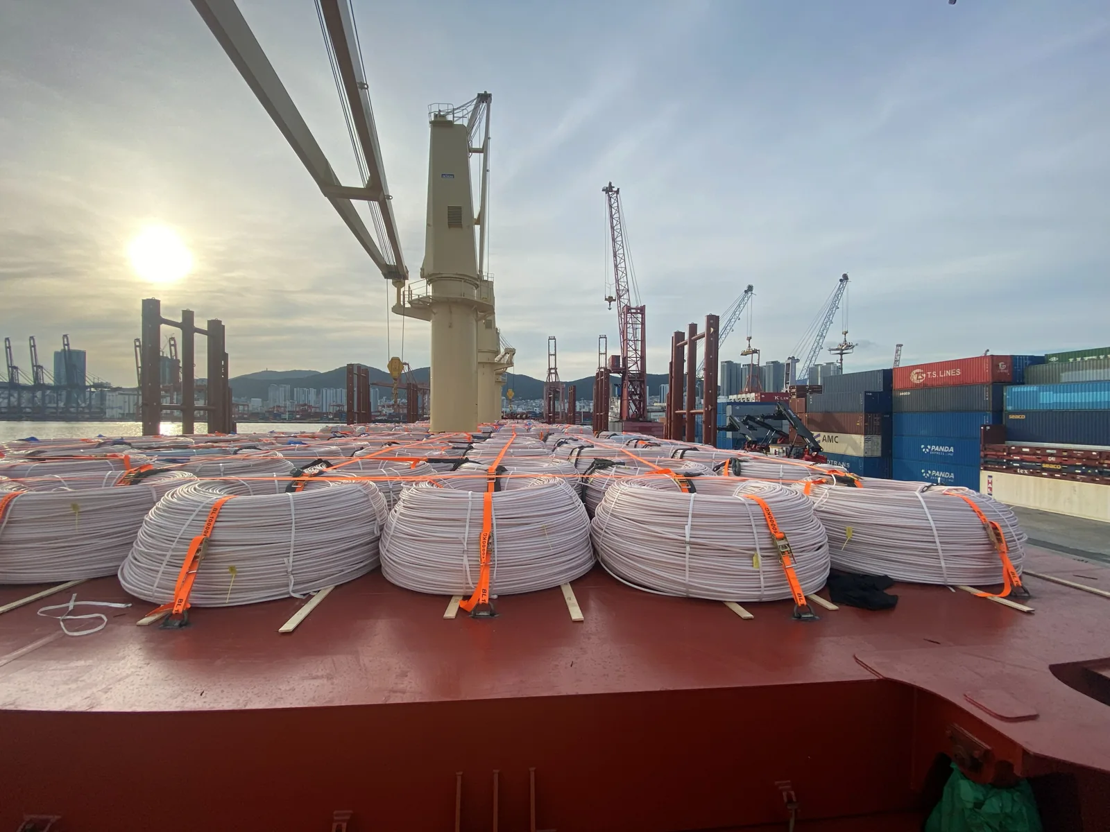 M/V KAZIM DADAYLI — Carregamento no convés em Espanha